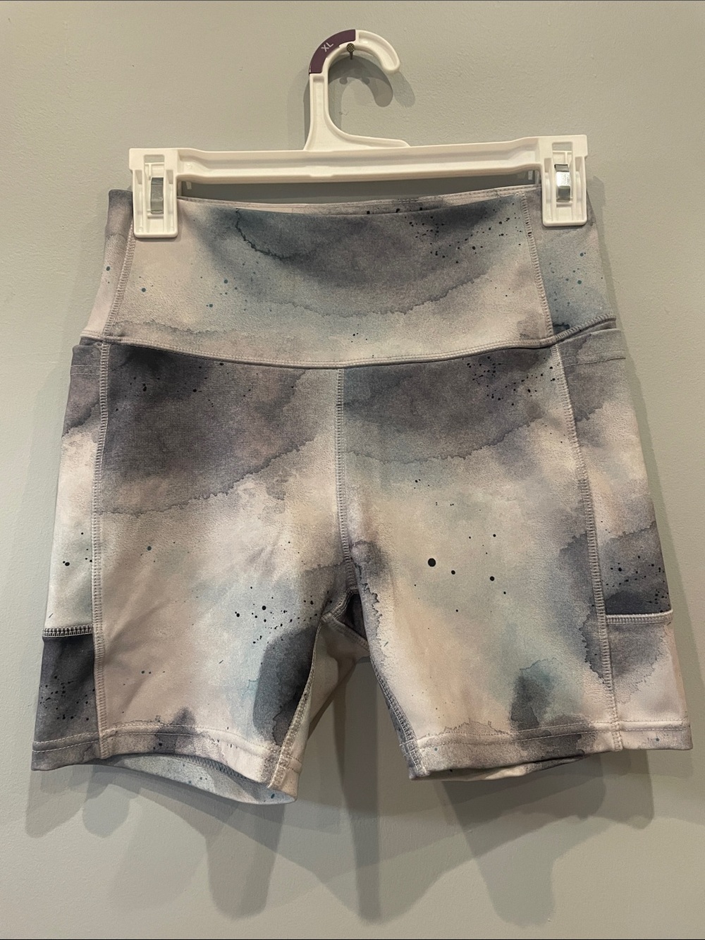 Body Glove Watercolor Gray & Cream High-Rise Bike Shorts